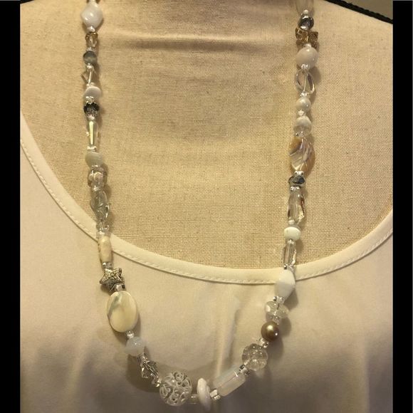 Glass/plastic beaded neckkace white,cream,silver tone - Picture 1 of 9